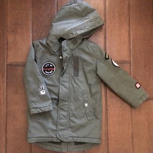 NEW H&M boys parka with hood and patches.